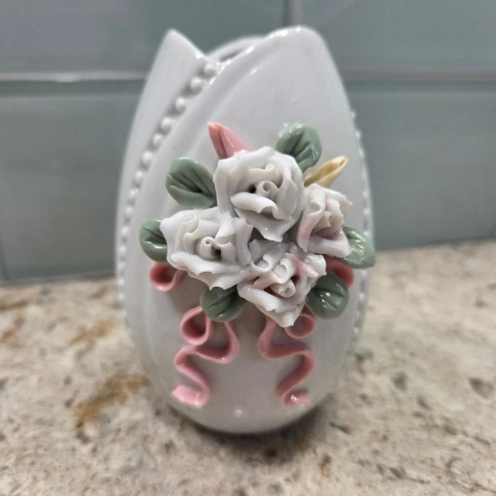 Vintage Silvestri Handcrafted Porcelain Egg Bud Vase Easter Wht Pink Roses 4.5